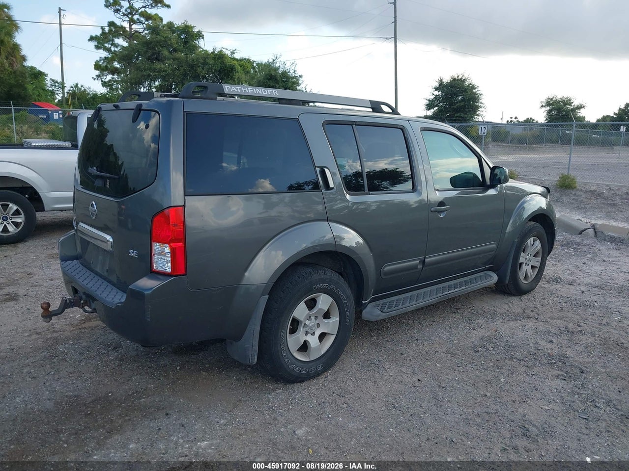 2005 NISSAN PATHFINDER SE · 4/11