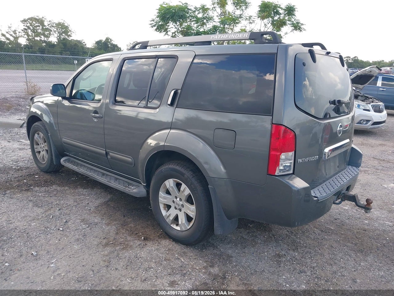 2005 NISSAN PATHFINDER SE · 3/11