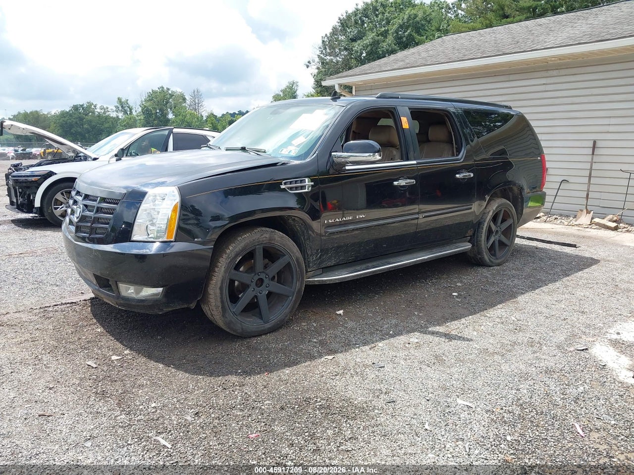 2011 CADILLAC ESCALADE ESV LUXURY · 2/11