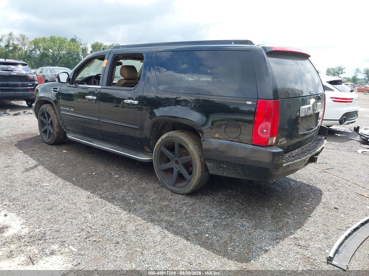 2011 CADILLAC ESCALADE ESV LUXURY · 3/11
