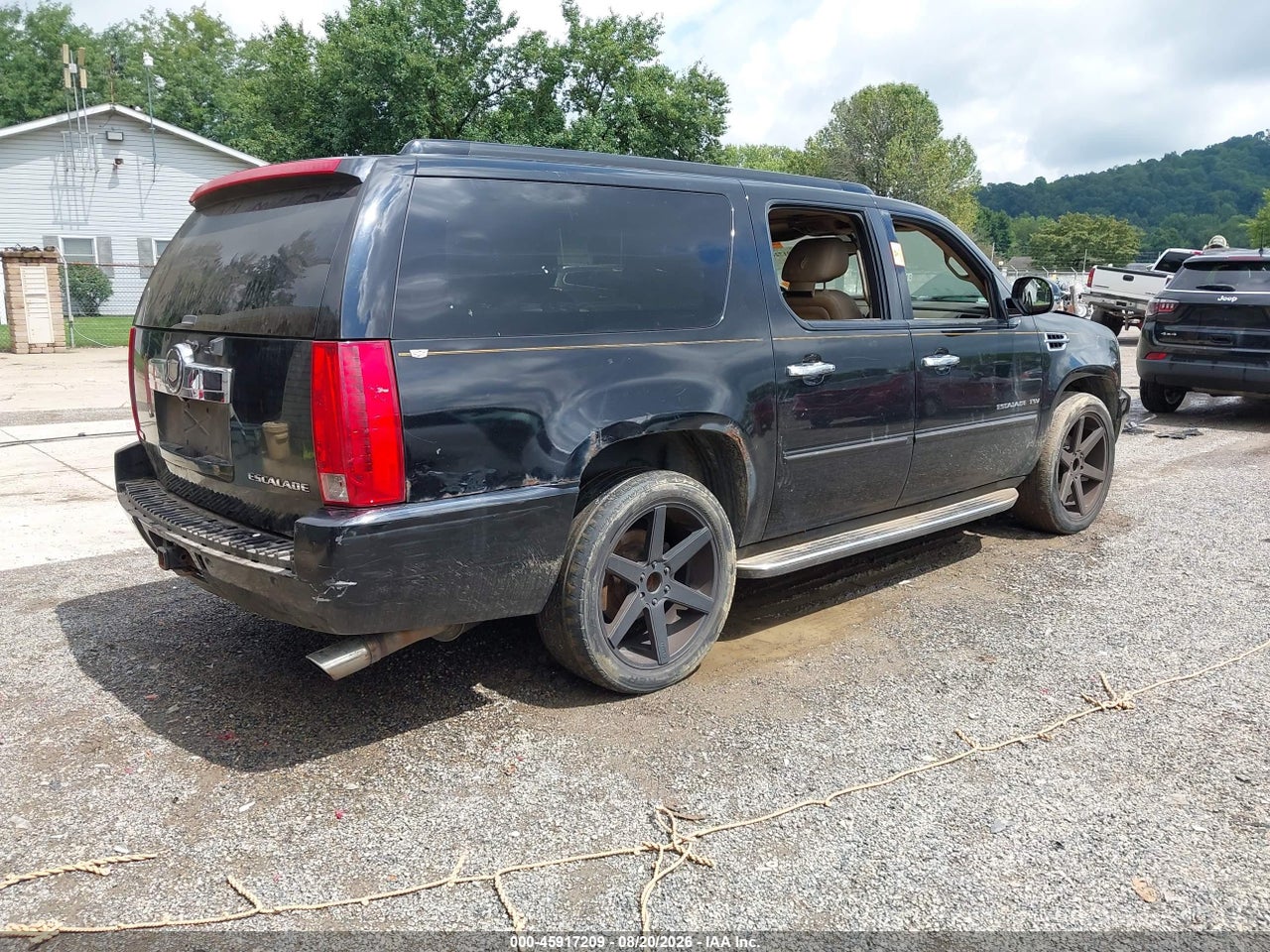 2011 CADILLAC ESCALADE ESV LUXURY · 4/11