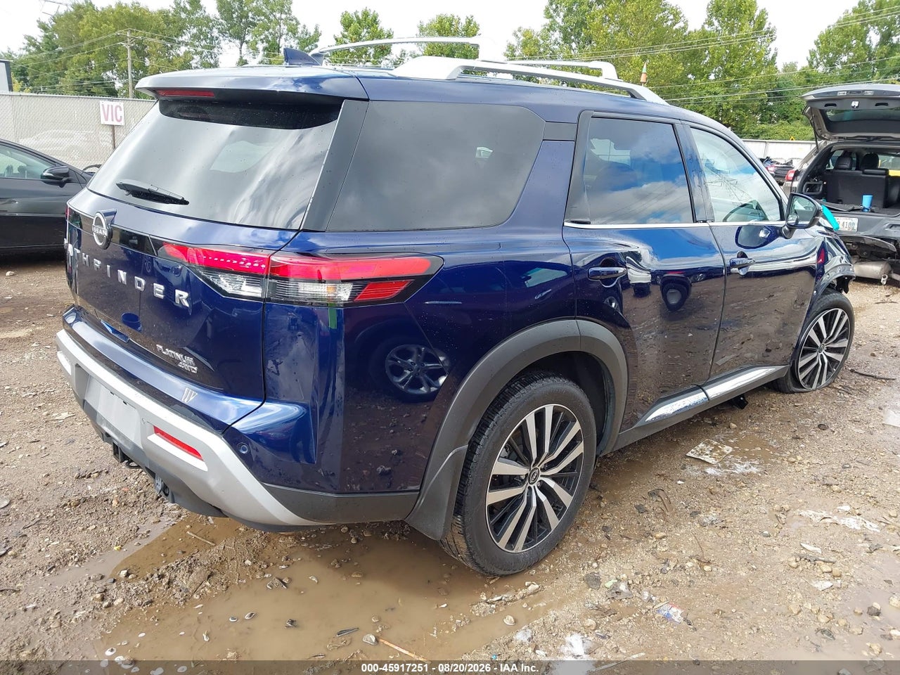 2024 NISSAN PATHFINDER PLATINUM 4WD · 4/11