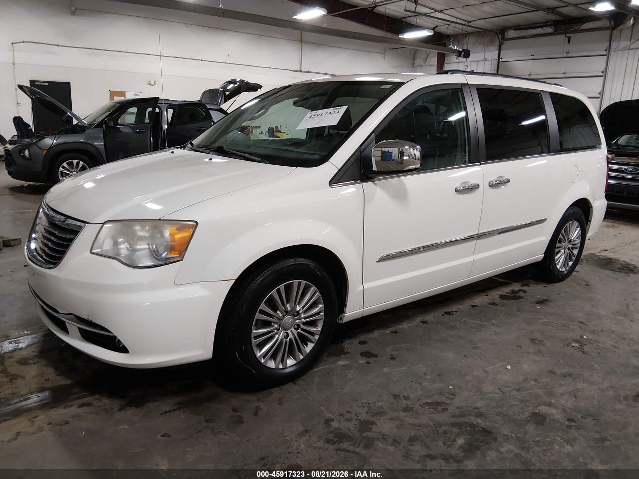 2013 CHRYSLER TOWN &amp; COUNTRY TOURING-L · 2/11