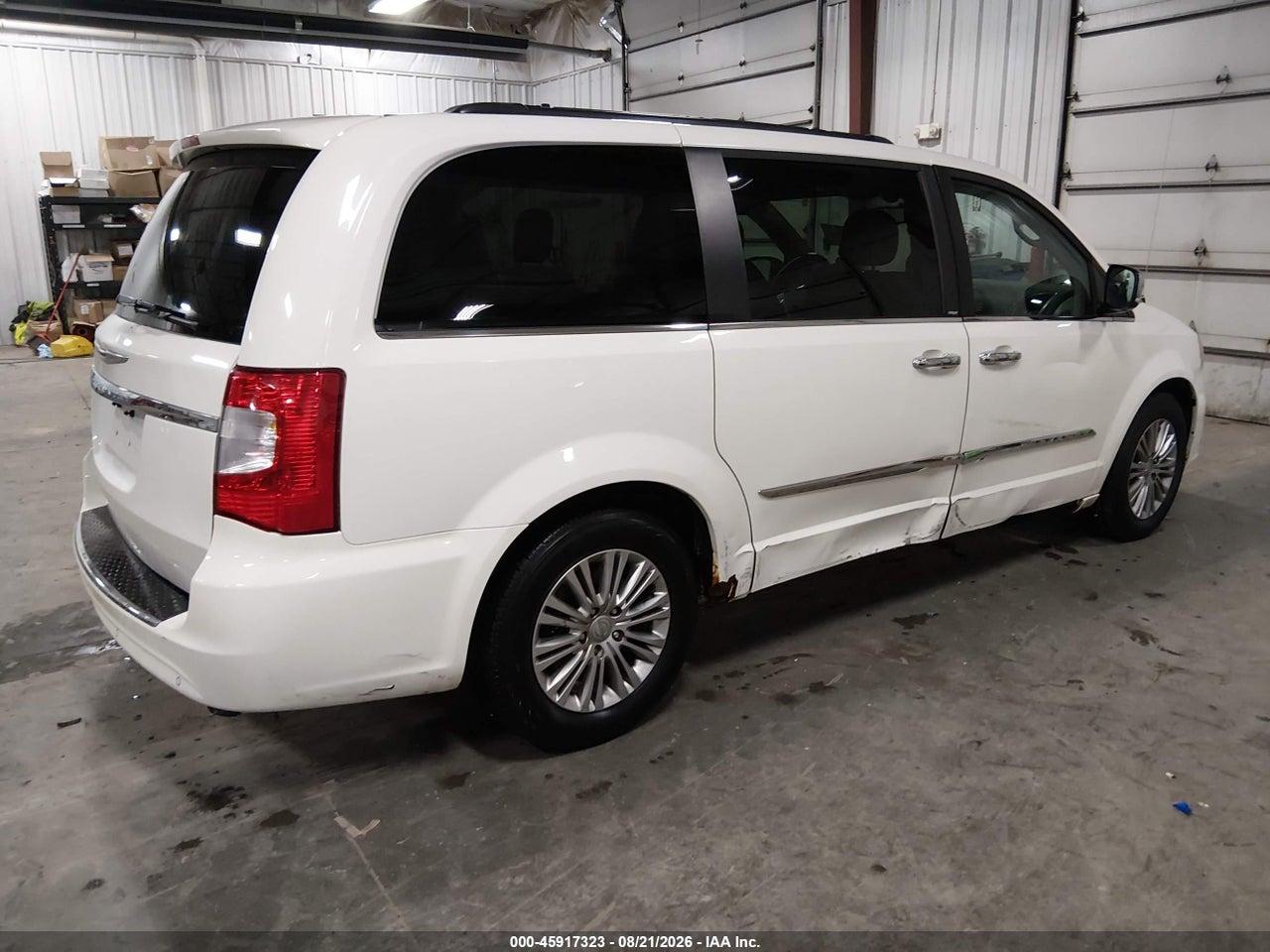 2013 CHRYSLER TOWN &amp; COUNTRY TOURING-L · 4/11