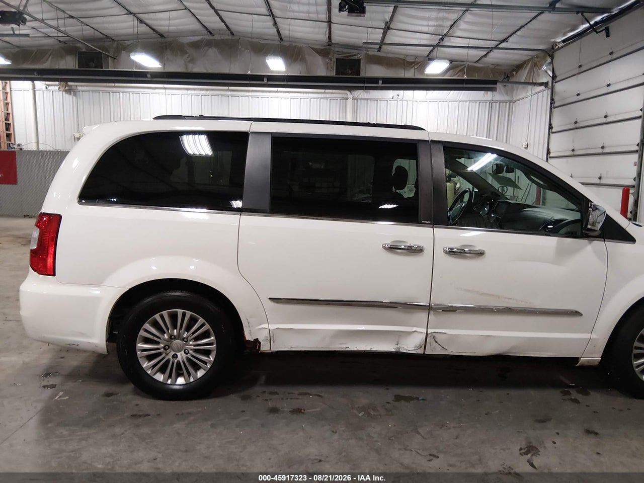 2013 CHRYSLER TOWN &amp; COUNTRY TOURING-L · 6/11