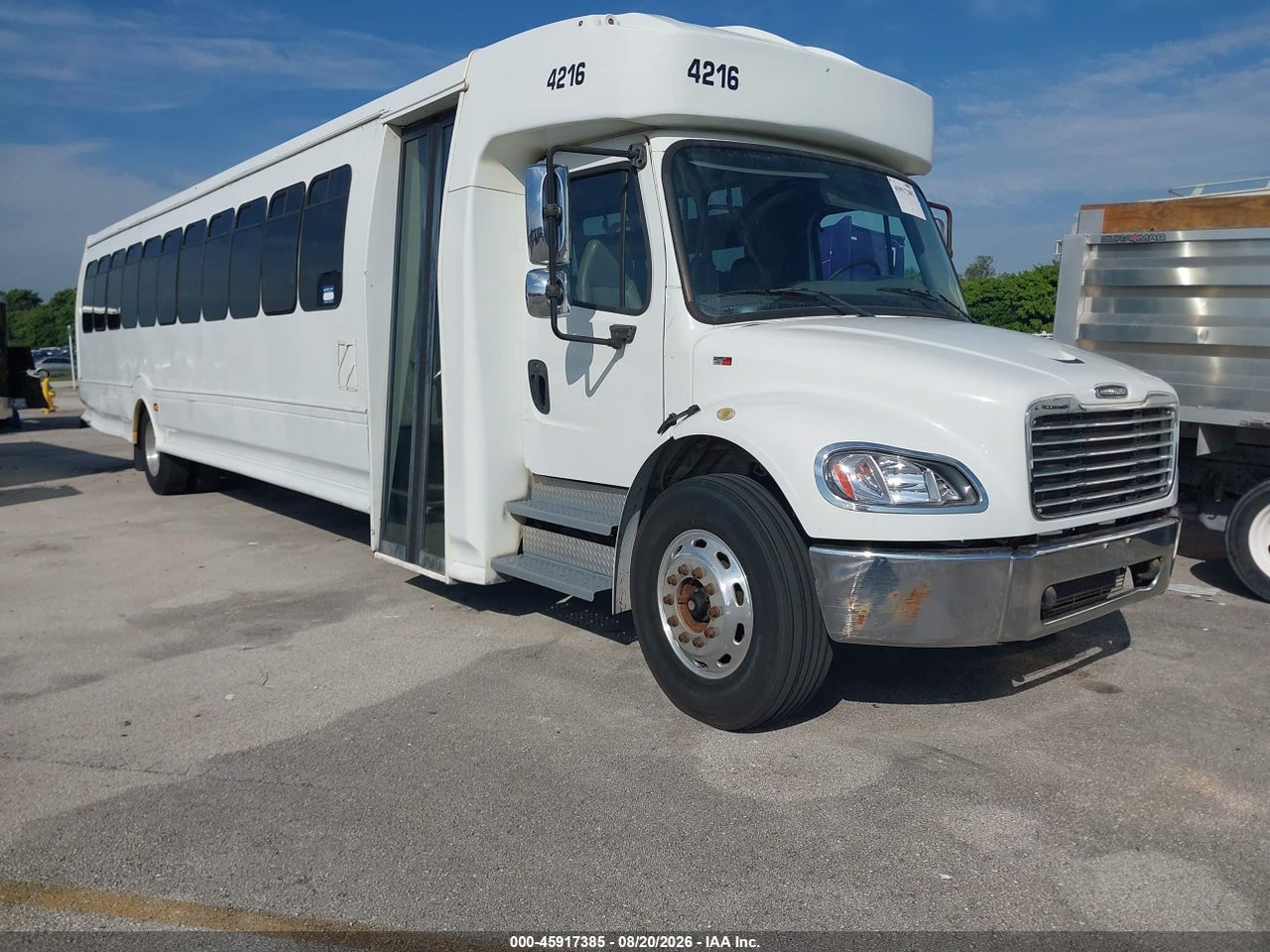 2016 FREIGHTLINER CHASSIS S-2 · 3/11