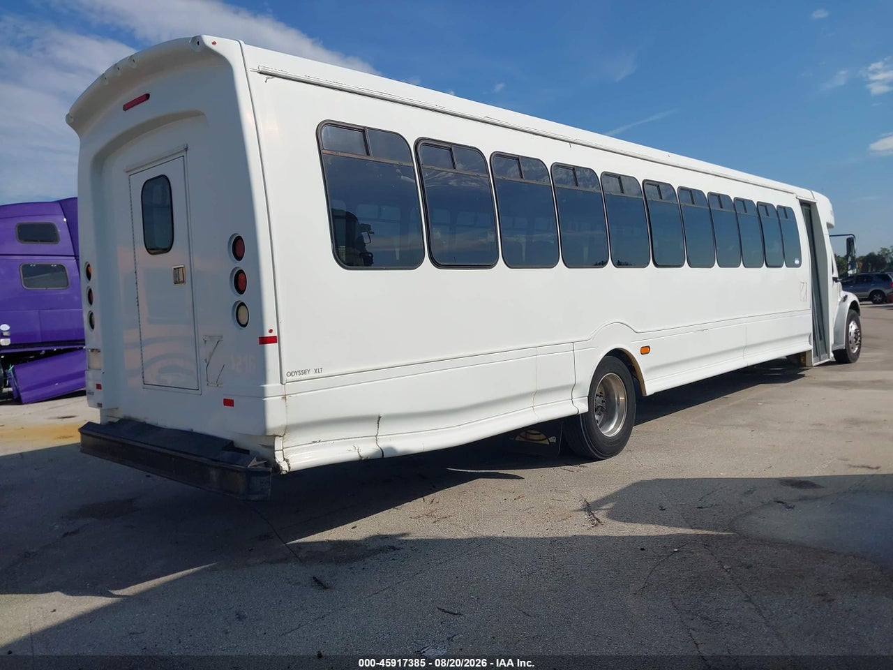 2016 FREIGHTLINER CHASSIS S-2 · 4/11