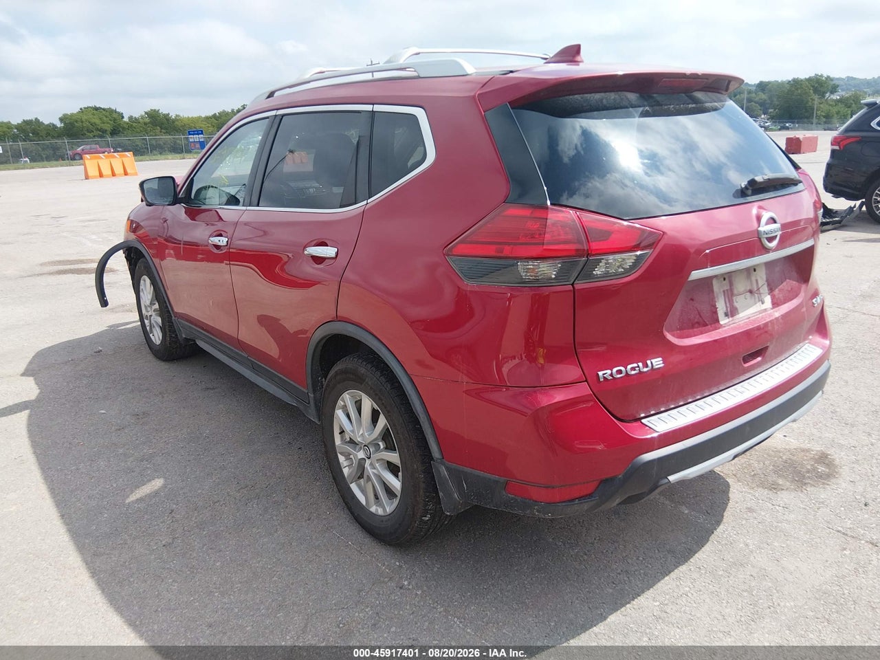 2017 NISSAN ROGUE SV · 3/11