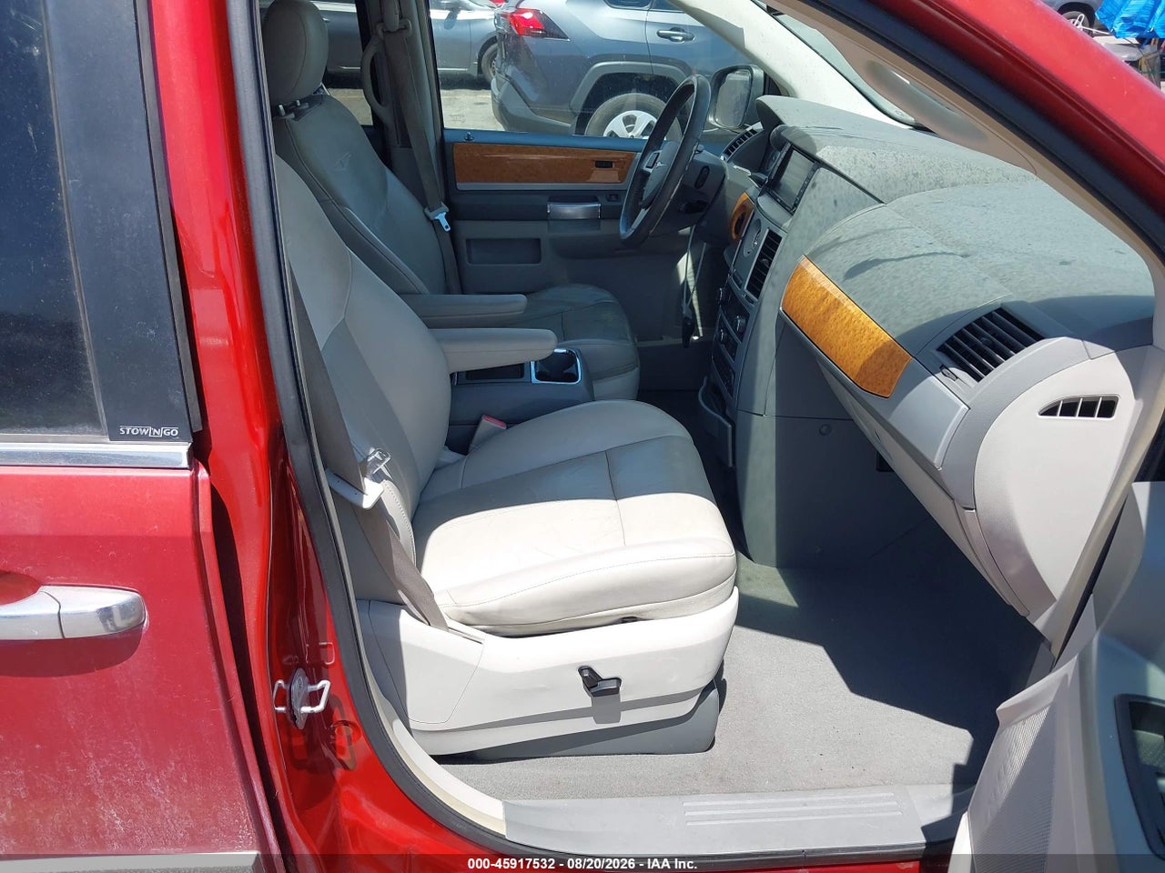 2010 CHRYSLER TOWN &amp; COUNTRY LIMITED · 5/11
