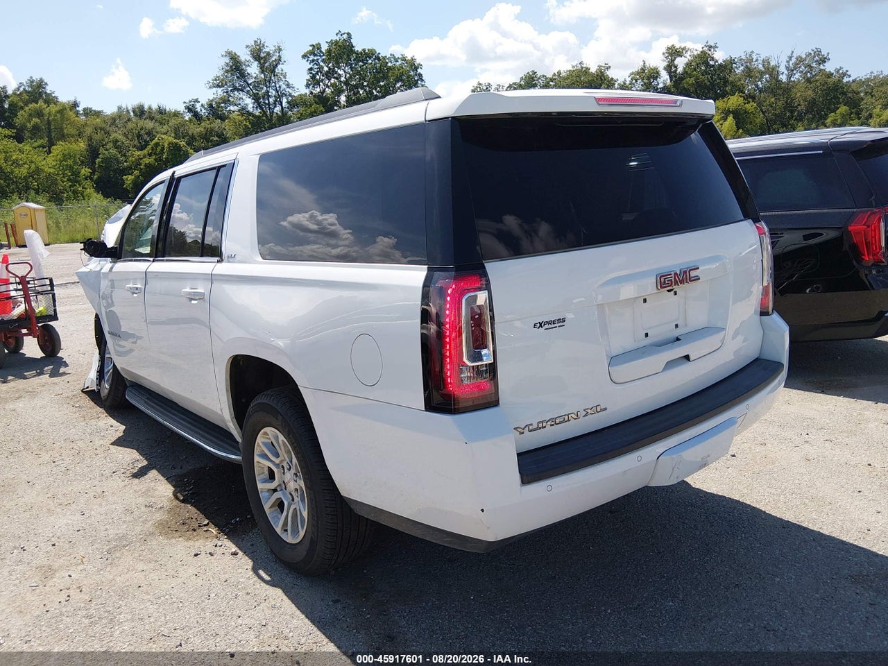 2016 GMC YUKON XL SLT · 3/10