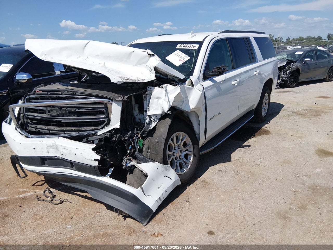 2016 GMC YUKON XL SLT · 2/10
