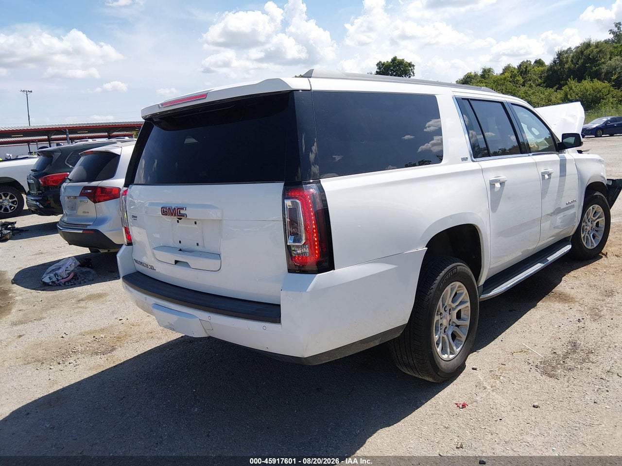 2016 GMC YUKON XL SLT · 4/10