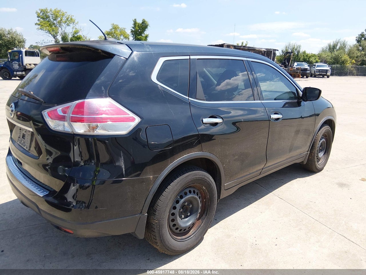 2015 NISSAN ROGUE S · 4/11