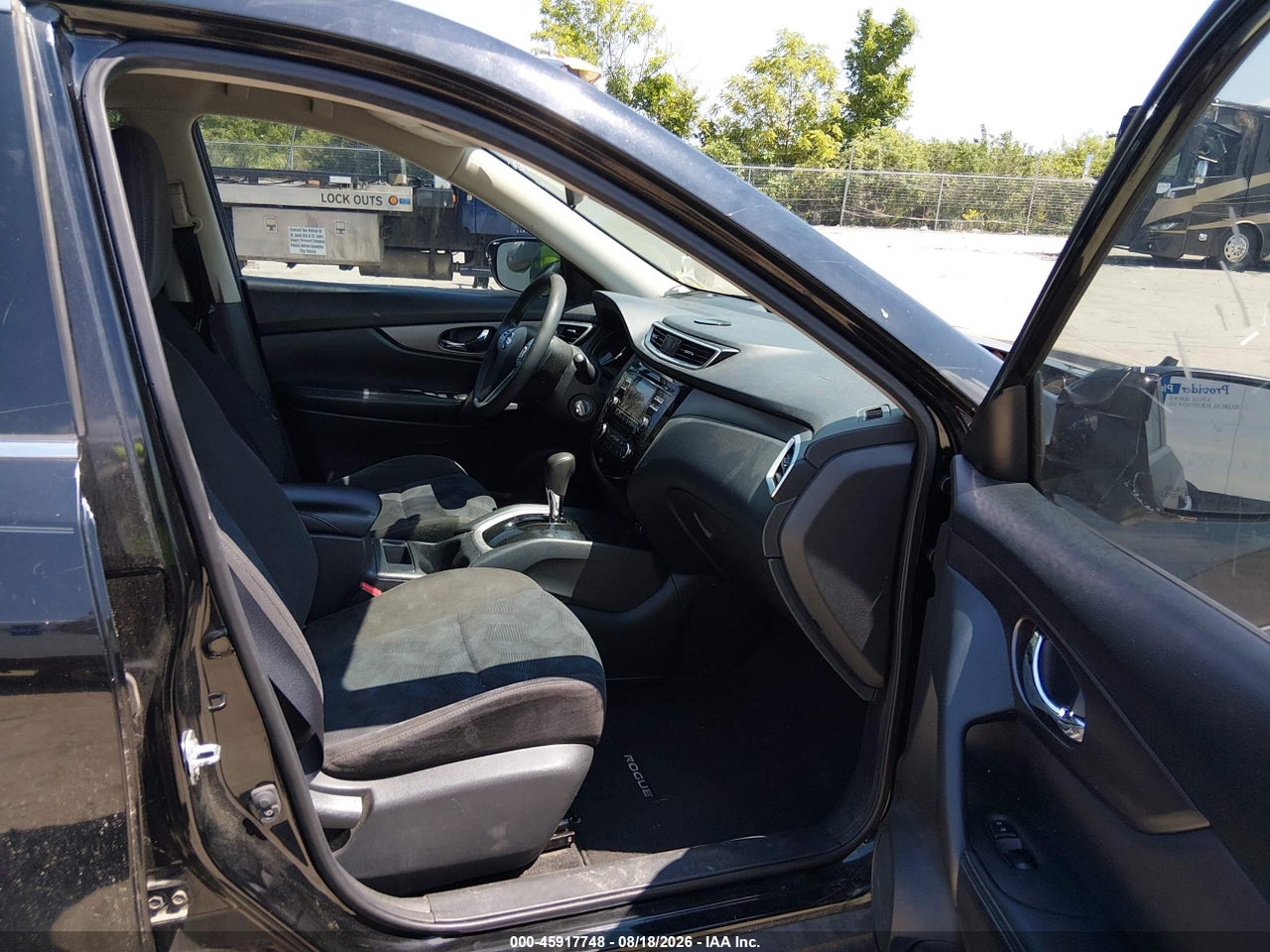2015 NISSAN ROGUE S · 5/11