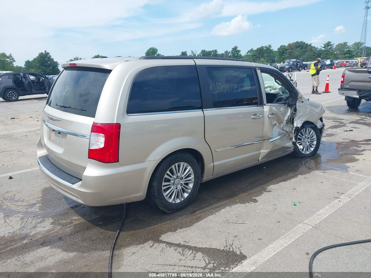 2015 CHRYSLER TOWN &amp; COUNTRY TOURING-L · 4/11