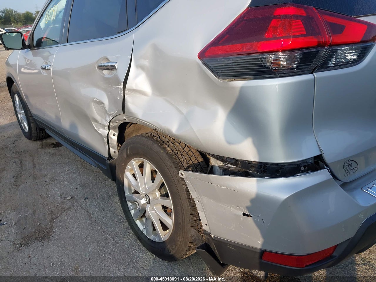 2018 NISSAN ROGUE SV · 6/11