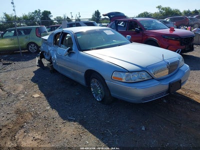 2LNHM82VX8X****** · 2008 LINCOLN TOWN CAR SIGNATURE LIMITED