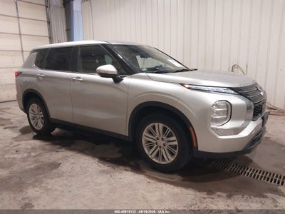 JA4J3TA83PZ****** · 2023 MITSUBISHI OUTLANDER ES 2.5 2WD