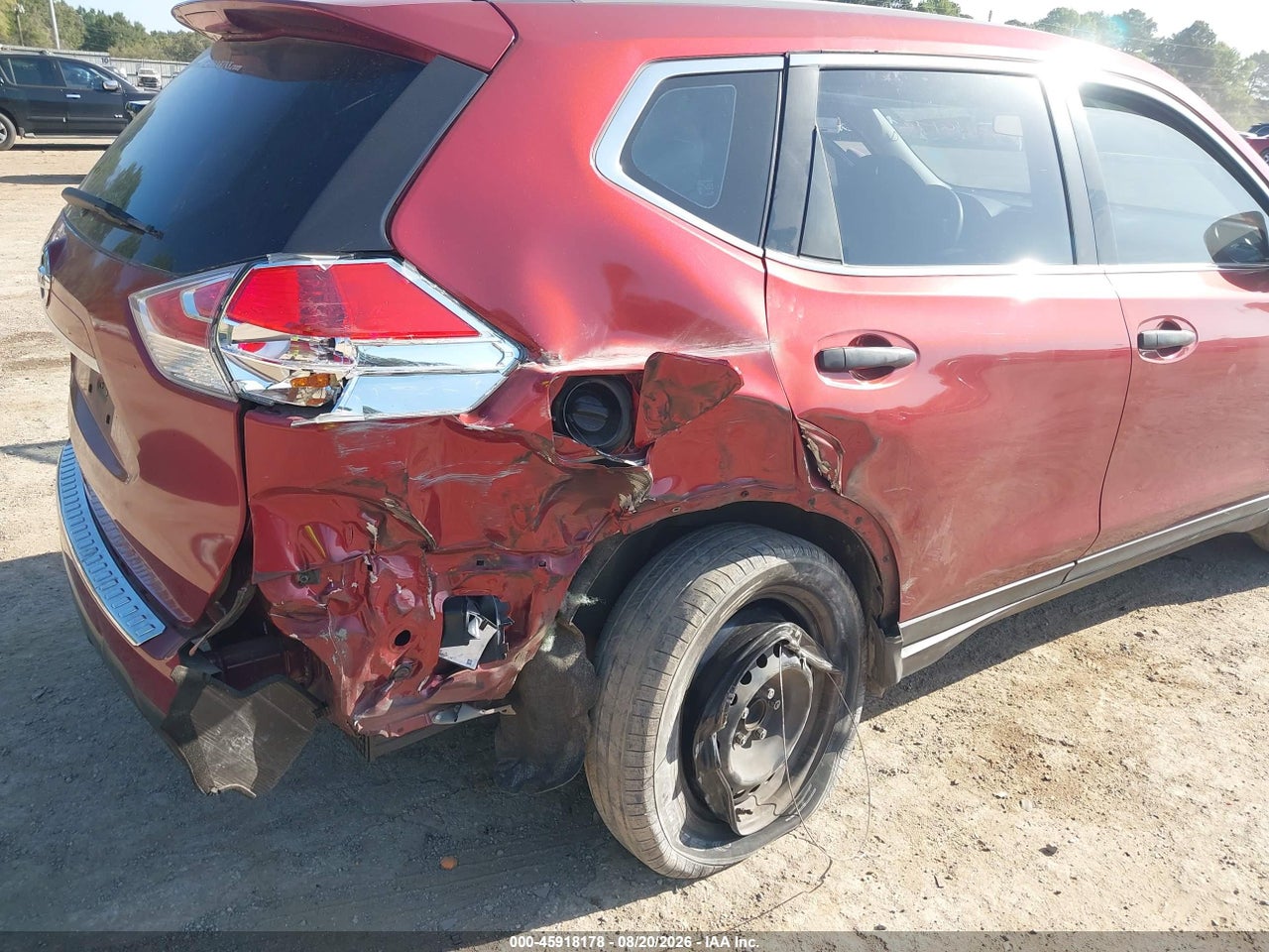 2016 NISSAN ROGUE S · 6/11