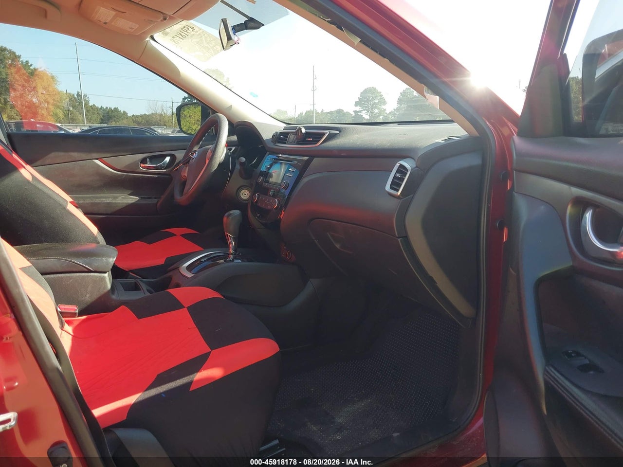 2016 NISSAN ROGUE S · 5/11
