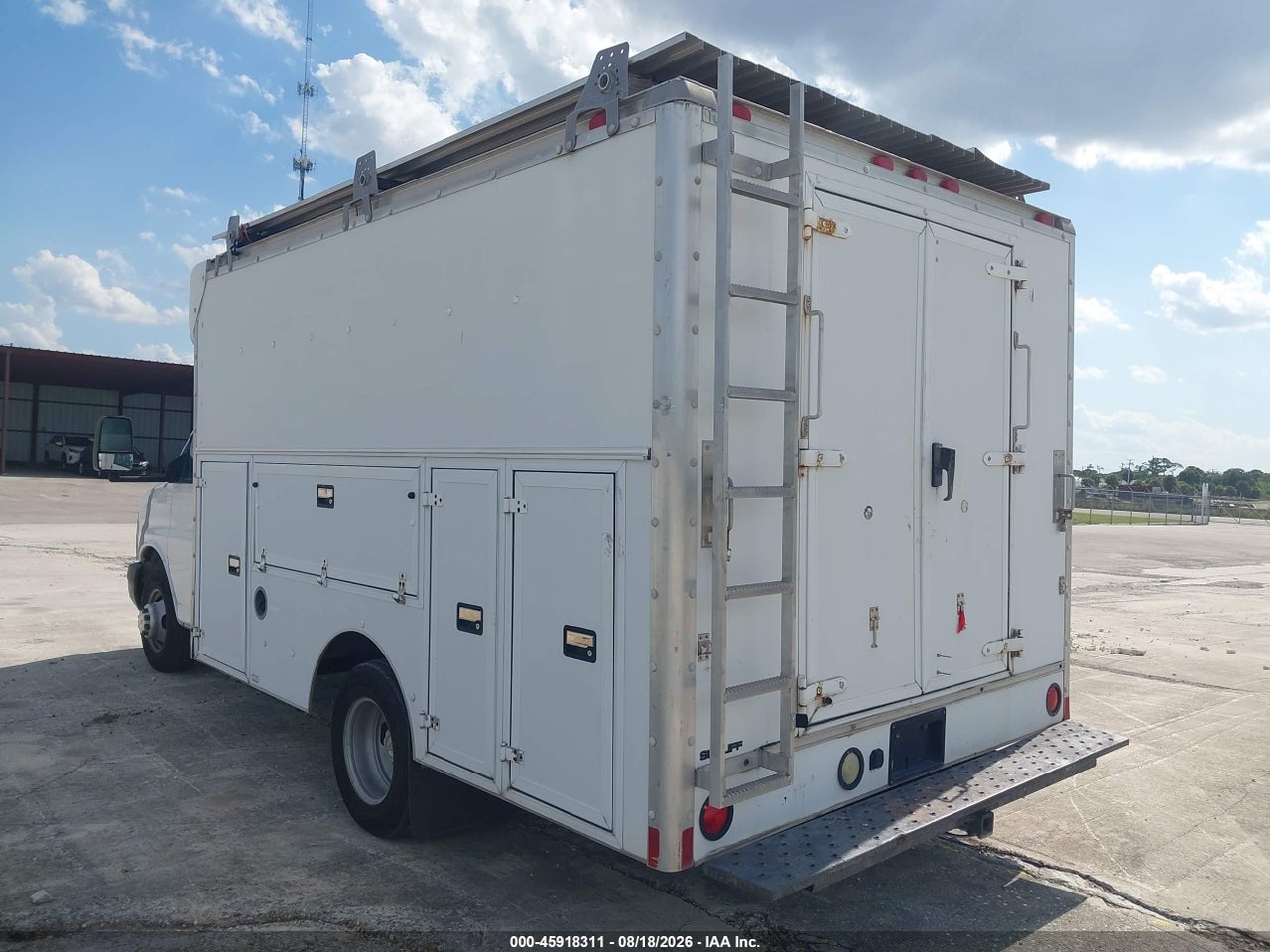 2005 CHEVROLET EXPRESS CUTAWAY BASE W/C7L/C7N · 3/4