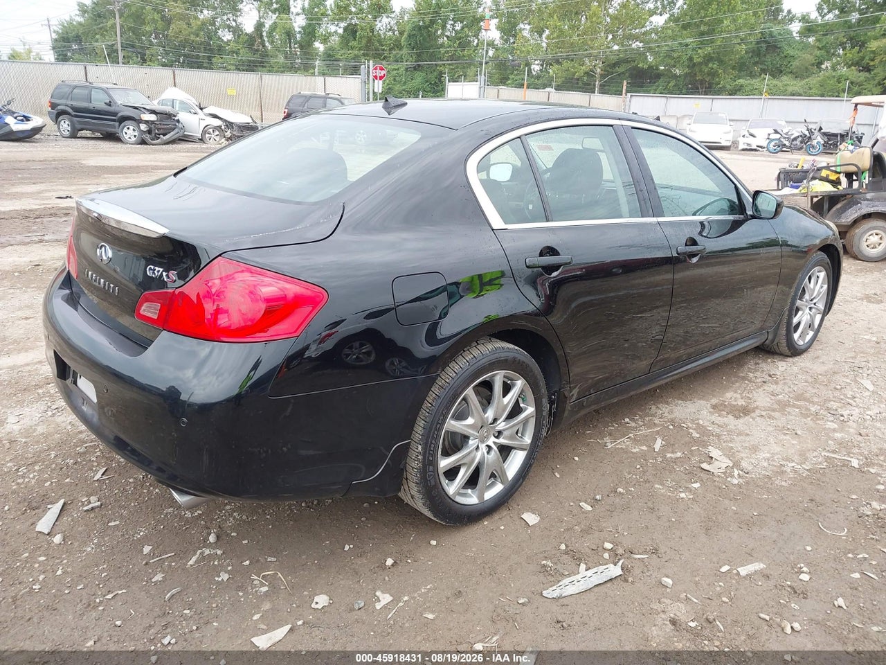 2011 INFINITI G37X · 4/11