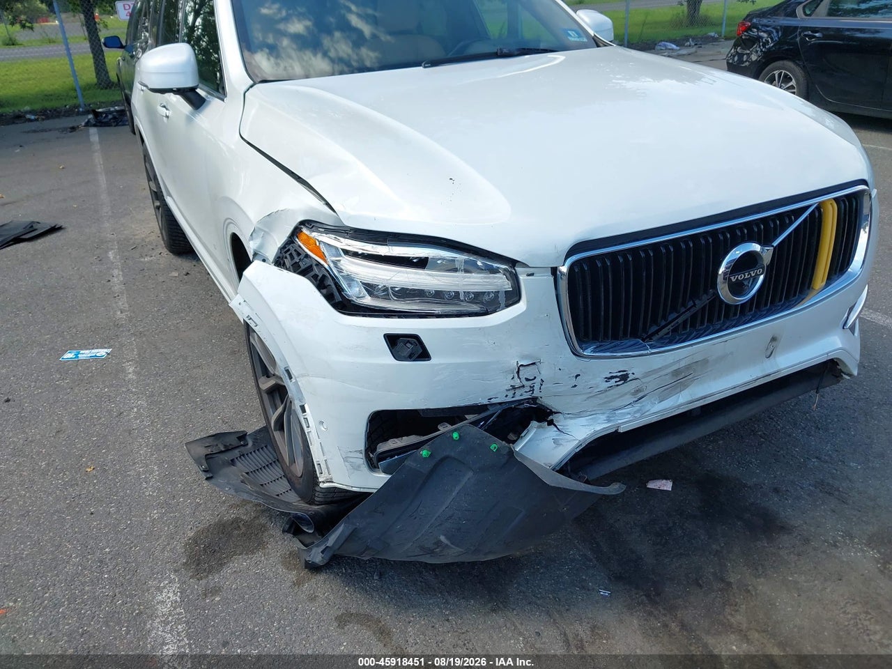 2016 VOLVO XC90 T6 MOMENTUM · 6/11