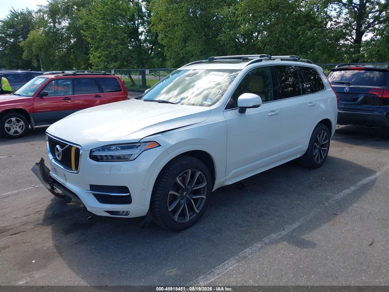2016 VOLVO XC90 T6 MOMENTUM · 2/11