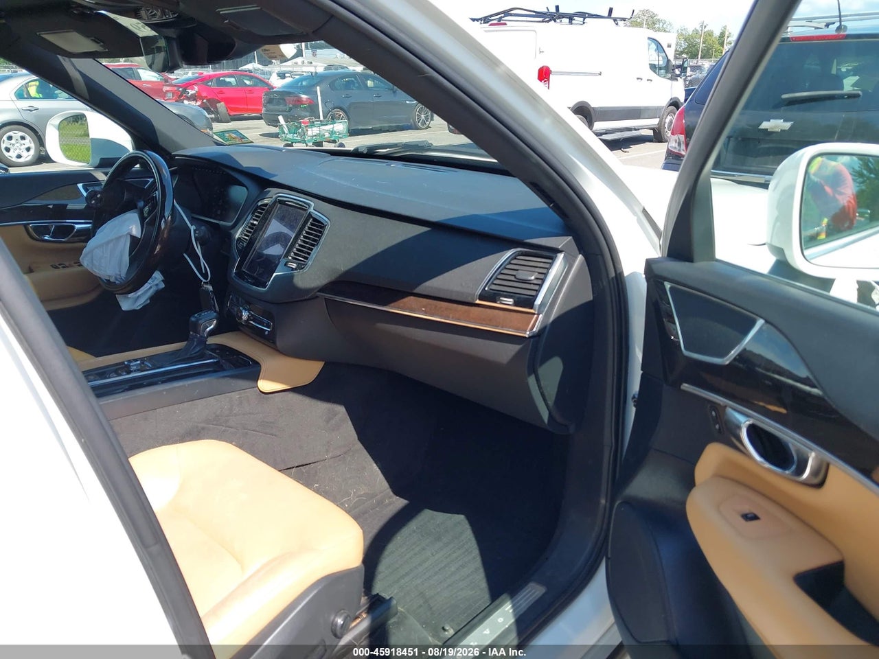2016 VOLVO XC90 T6 MOMENTUM · 5/11