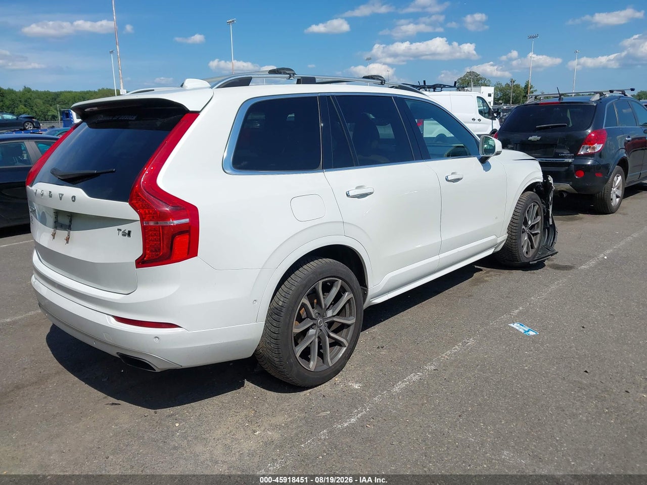 2016 VOLVO XC90 T6 MOMENTUM · 4/11