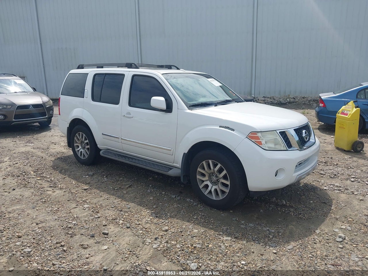 2012 NISSAN PATHFINDER LE