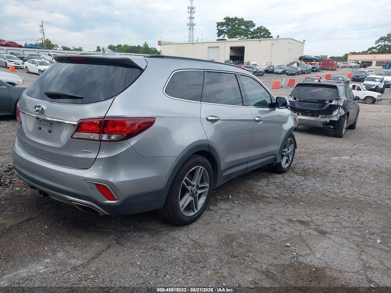 2017 HYUNDAI SANTA FE SE ULTIMATE · 4/11