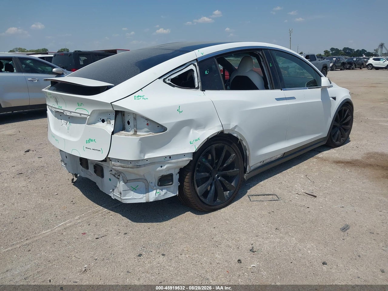 2020 TESLA MODEL X LONG RANGE DUAL MOTOR ALL-WHEEL DRIVE/LONG RANGE PLUS DUAL MOTOR ALL-WHEEL DRIVE · 4/10