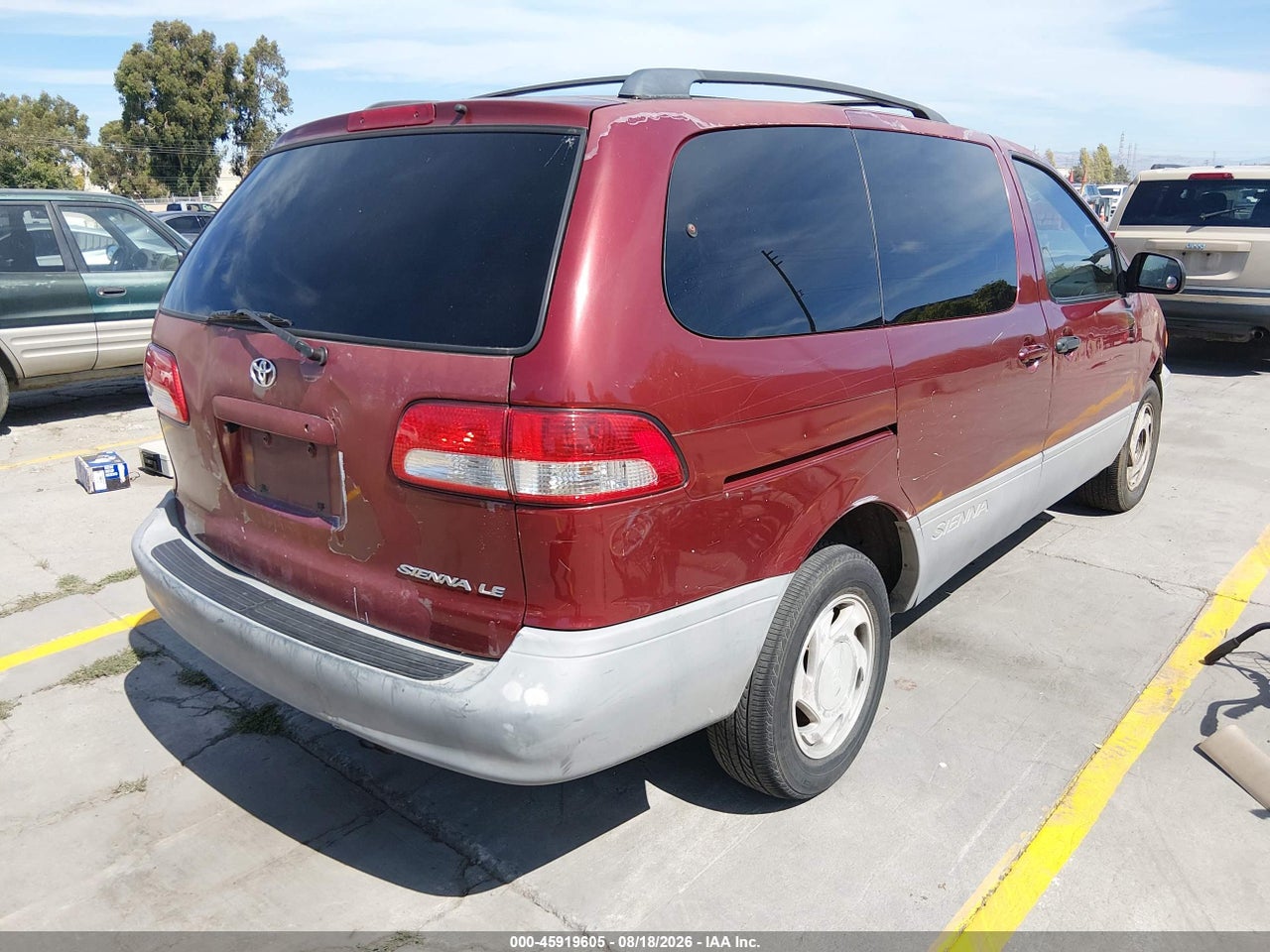2001 TOYOTA SIENNA LE · 4/11