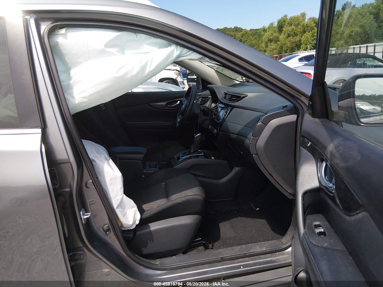 2017 NISSAN ROGUE SV · 5/11