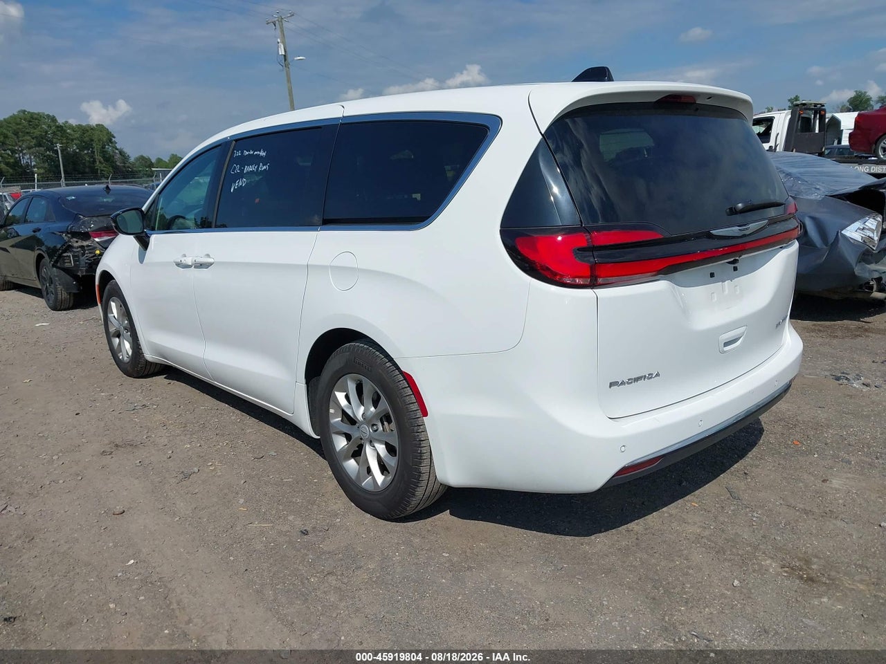 2026 CHRYSLER PACIFICA LIMITED · 3/11