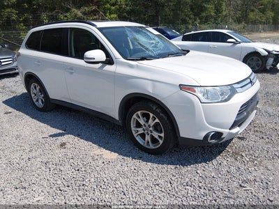 JA4AD3A36FZ****** · 2015 MITSUBISHI OUTLANDER SE
