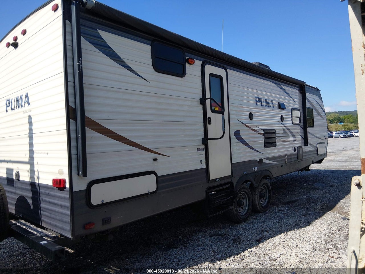 2017 FOREST RIVER PUMA 28FQDB · 4/11