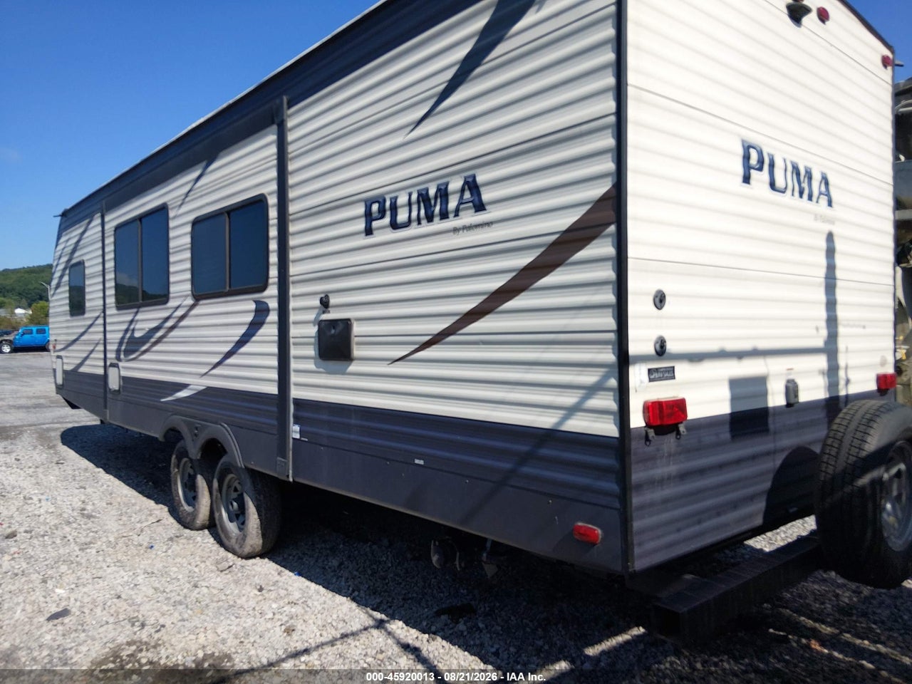 2017 FOREST RIVER PUMA 28FQDB · 3/11