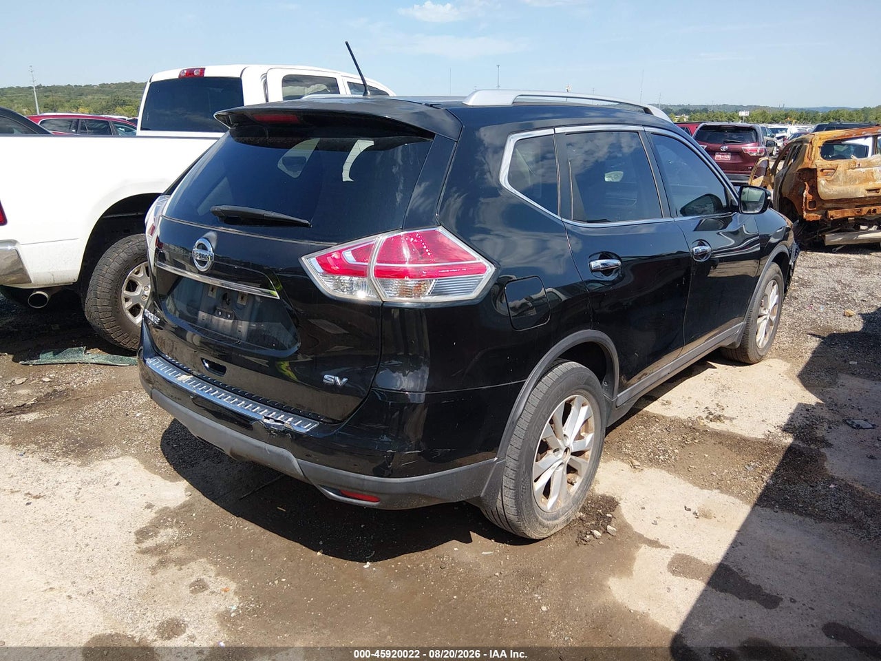 2015 NISSAN ROGUE SV · 4/10