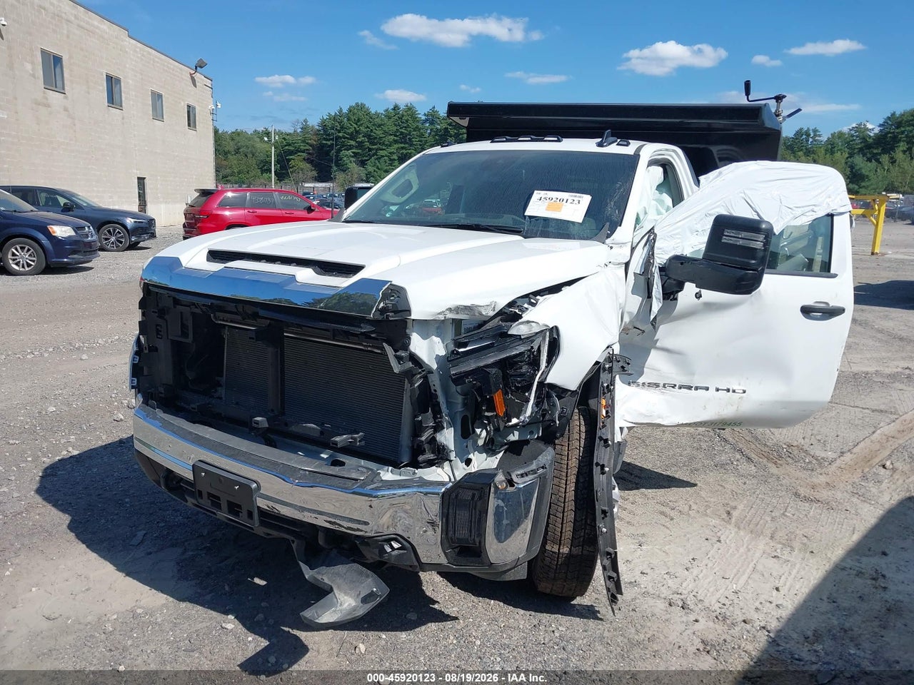 2026 GMC SIERRA 3500 HD CHASSIS PRO · 2/4