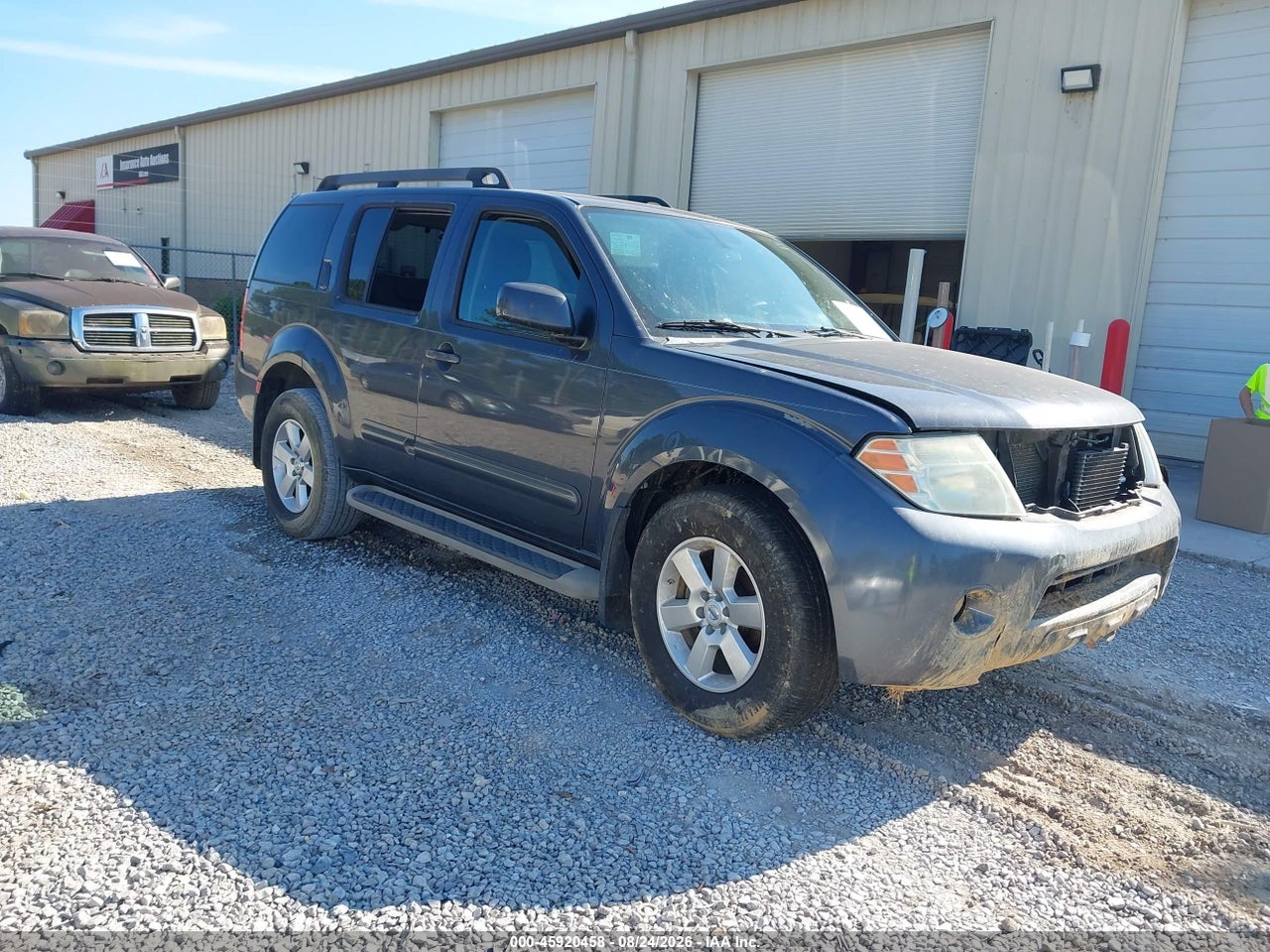 2011 NISSAN PATHFINDER SV