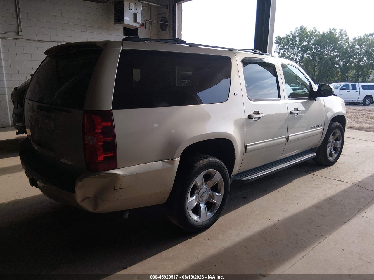 2014 CHEVROLET SUBURBAN LT · 4/11