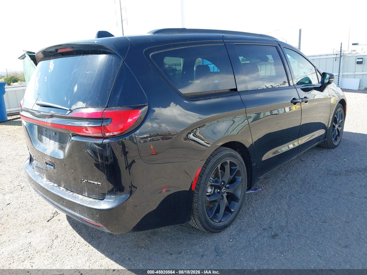 2025 CHRYSLER PACIFICA LIMITED · 4/11
