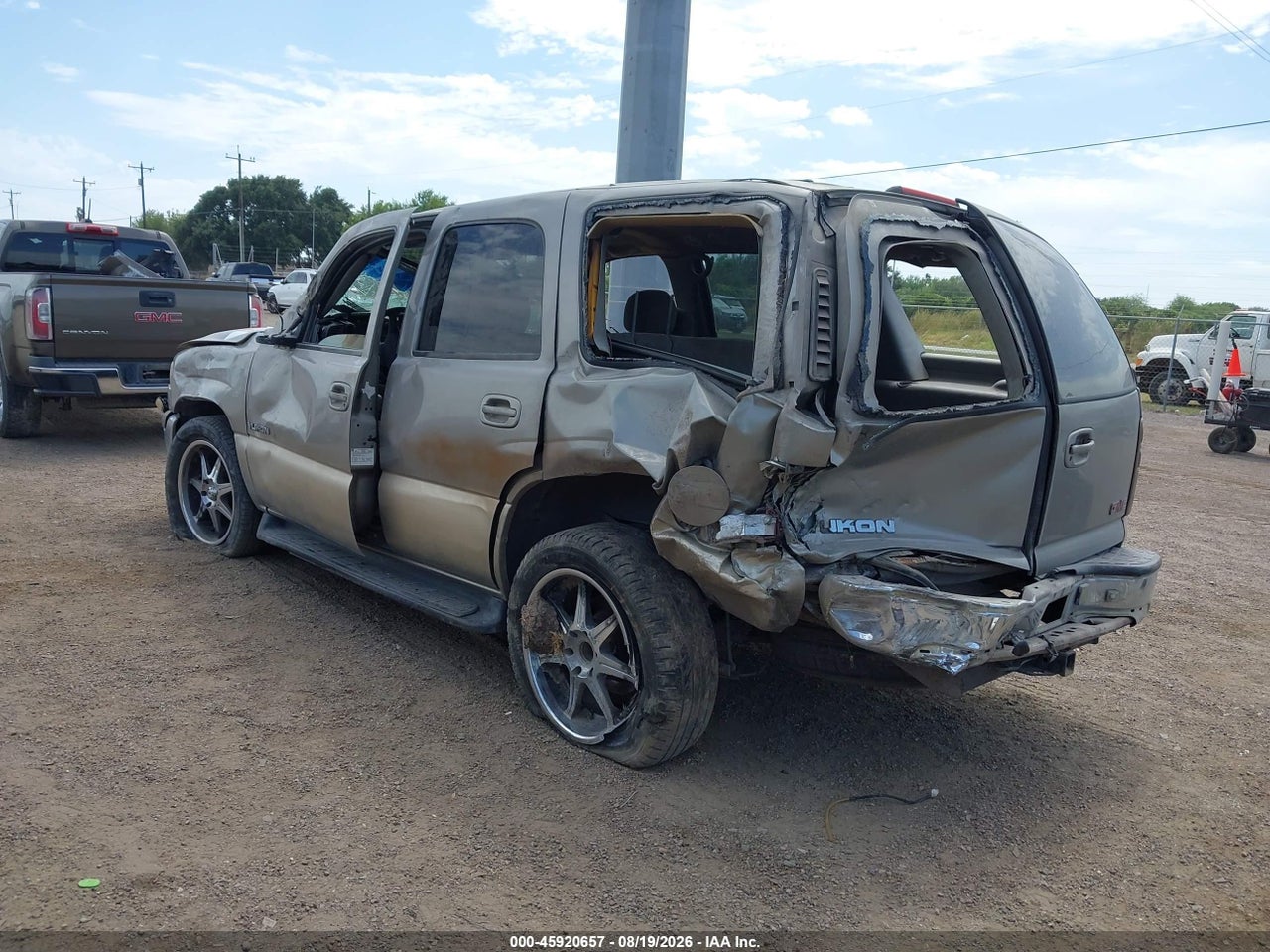 2001 GMC YUKON SLE · 3/10