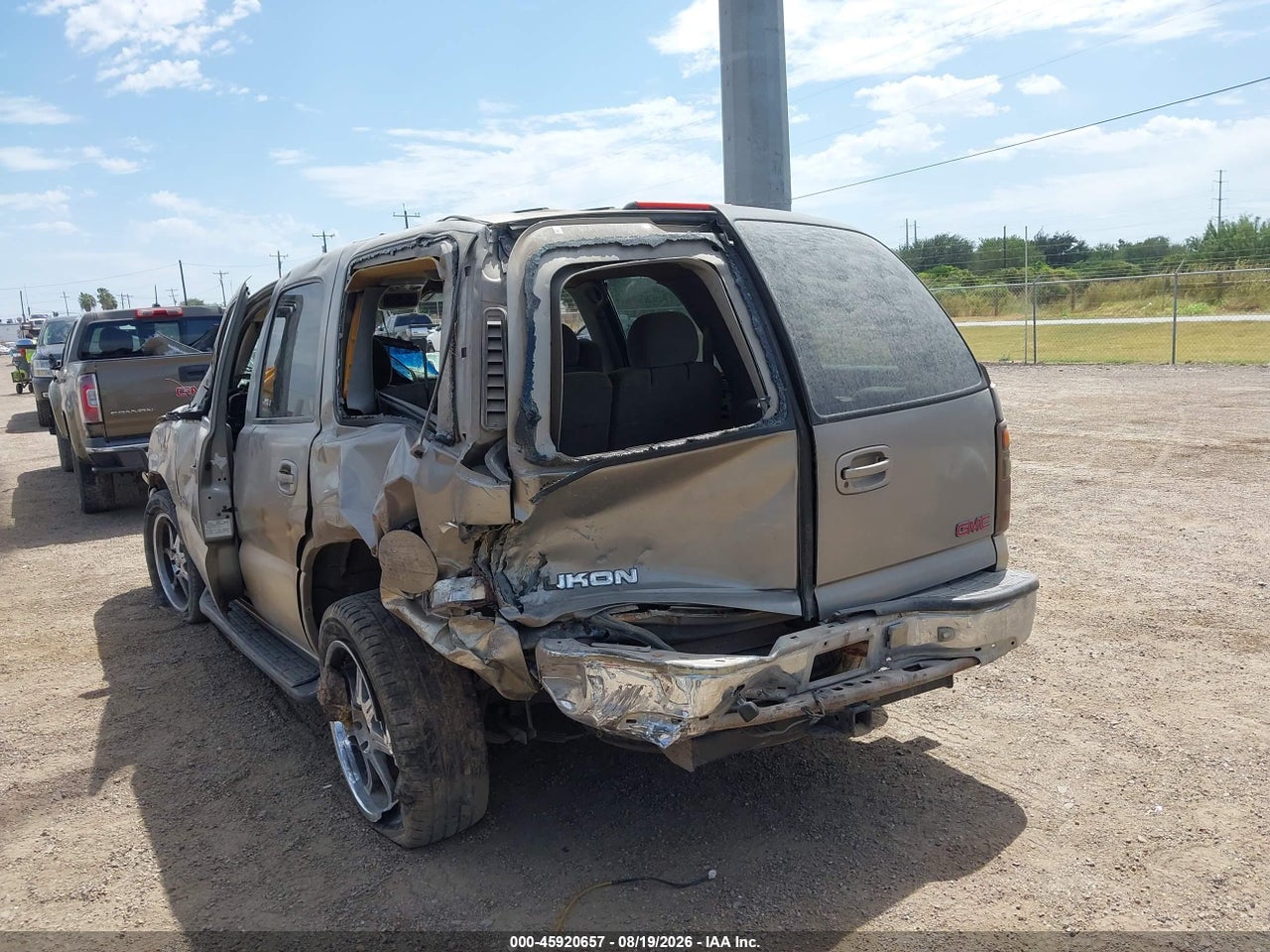 2001 GMC YUKON SLE · 6/10