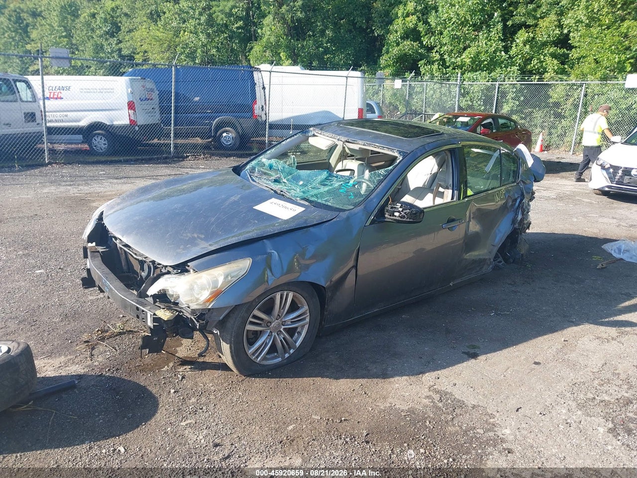 2011 INFINITI G37X · 2/10