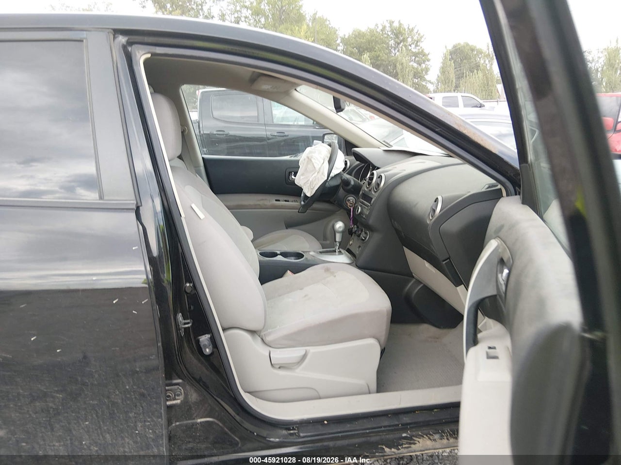 2010 NISSAN ROGUE S · 5/11