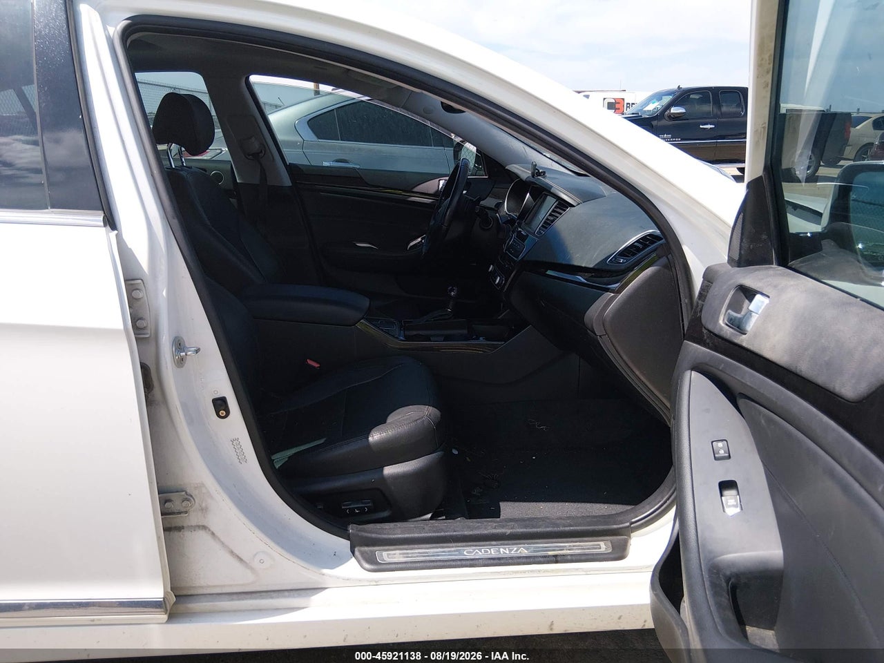 2016 KIA CADENZA PREMIUM · 5/11