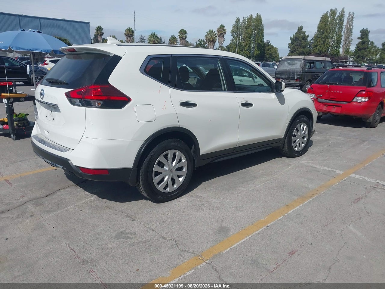 2017 NISSAN ROGUE S · 4/11